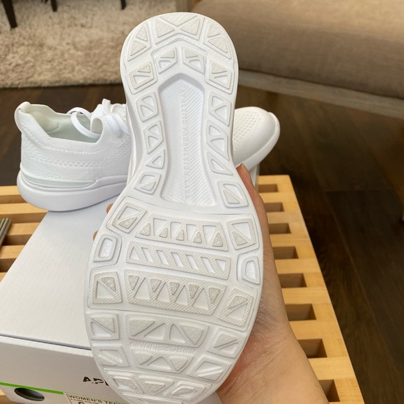 SOLD Brand New APL Breeze - Picture 3 of 3